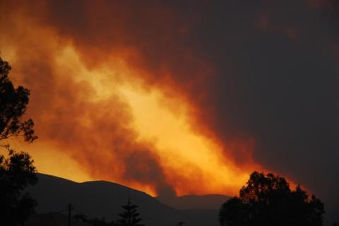Ogromne pożary w Grecji! Tysiące Polaków spędza w tych miejscach wakacje [WIDEO]
