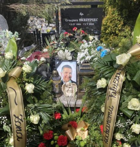 Podczas pogrzebu śp. Grzegorza Skrzypca razem z żałobnikami płakało niebo