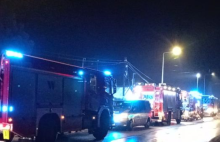 Dramatyczny wypadek w Szymbarku. Dachował samochód, aż pięć osób rannych